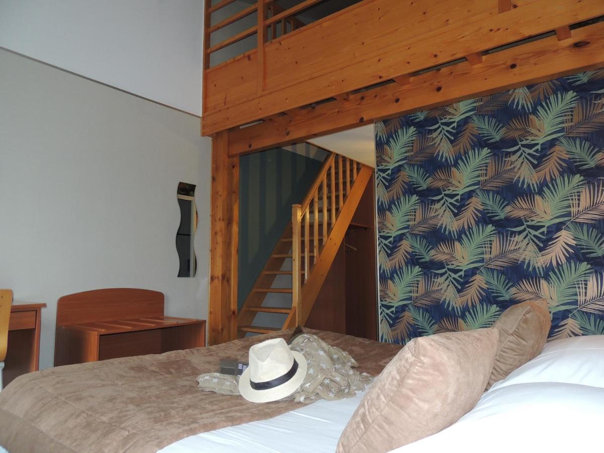 Logis Hotel Les 3 Marchands Bressuire Eksteriør bilde