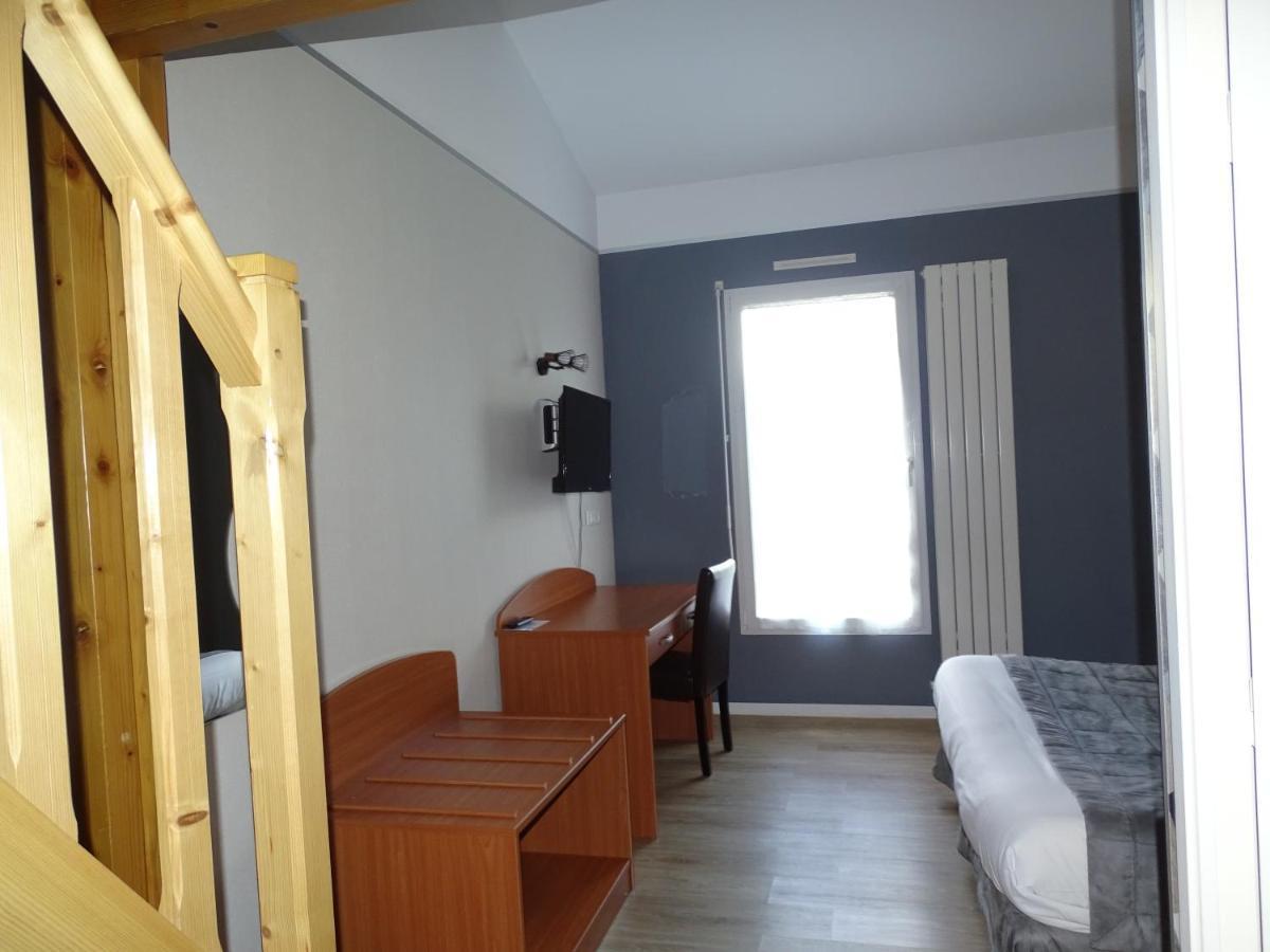 Logis Hotel Les 3 Marchands Bressuire Eksteriør bilde